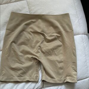 Alphalete amplify shorts